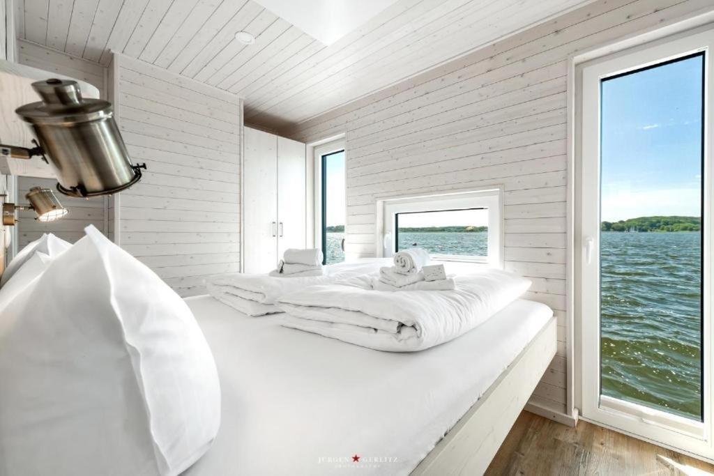 Hausboot Gluecksmomente Mit Dachterrasse In Schleswig Am Ostseefjord Schlei Exterior foto