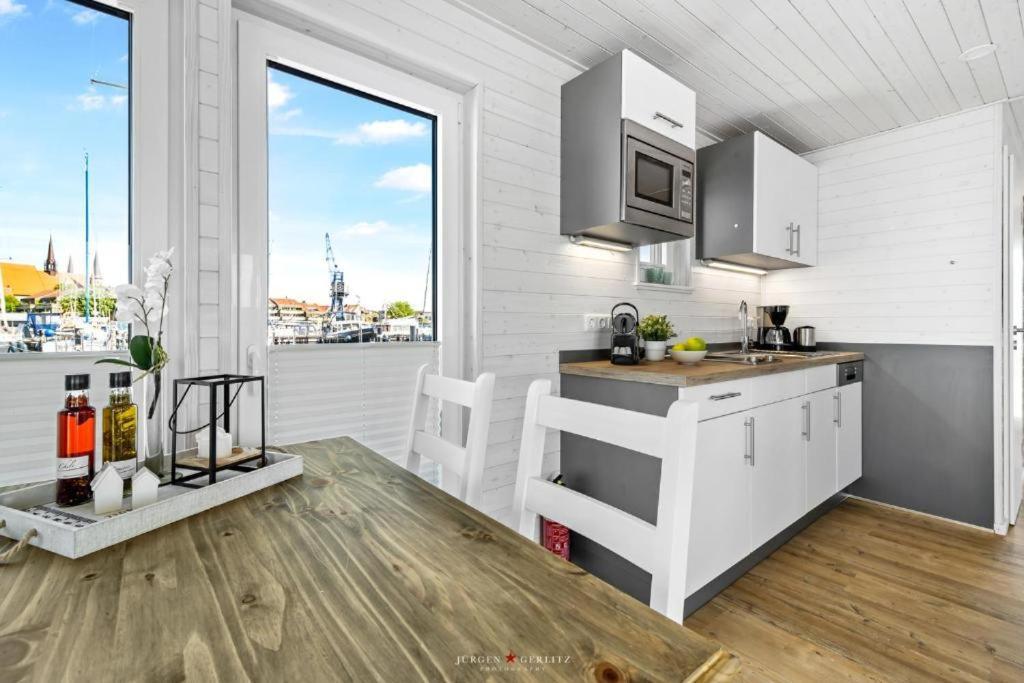 Hausboot Gluecksmomente Mit Dachterrasse In Schleswig Am Ostseefjord Schlei Exterior foto