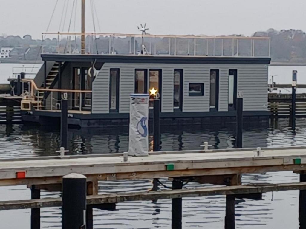 Hausboot Gluecksmomente Mit Dachterrasse In Schleswig Am Ostseefjord Schlei Exterior foto