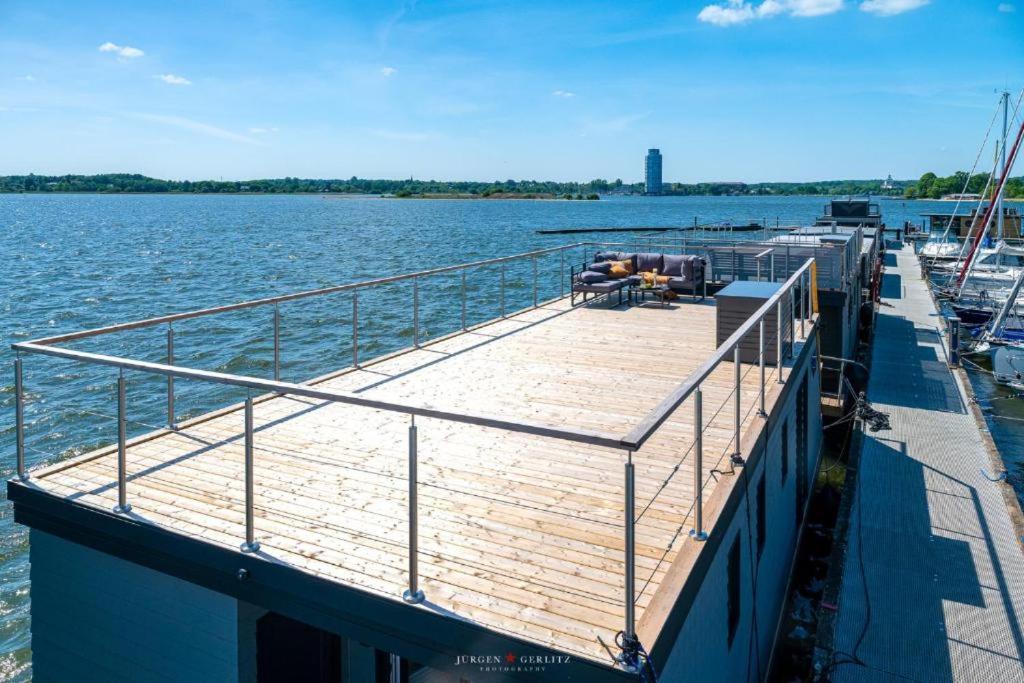 Hausboot Gluecksmomente Mit Dachterrasse In Schleswig Am Ostseefjord Schlei Exterior foto