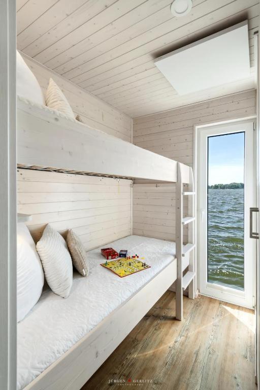 Hausboot Gluecksmomente Mit Dachterrasse In Schleswig Am Ostseefjord Schlei Exterior foto